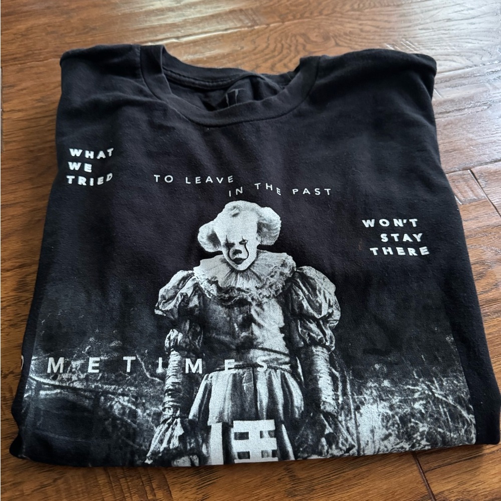 IT Black‎ Graphic Tee Shirt